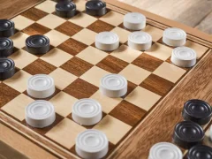 Gra Checkers Two Player w Internecie