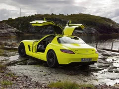 Gra Mercedes-Benz SLS E-Cell Puzzle w Internecie