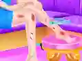 Gra Girl Bathroom Accident w Internecie