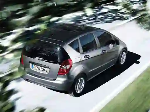 Gra A Class Sedan Puzzle w Internecie