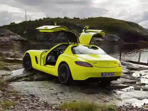 Gra Mercedes-Benz SLS E-Cell Puzzle w Internecie